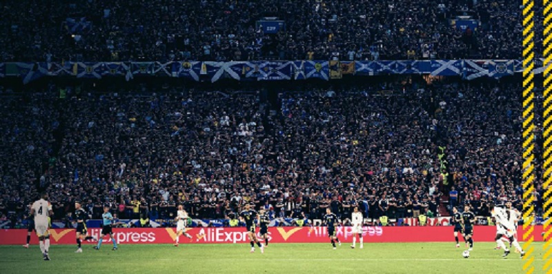 Pendukung Skotlandia yang nonton pertandingan timnas lawan Argentina