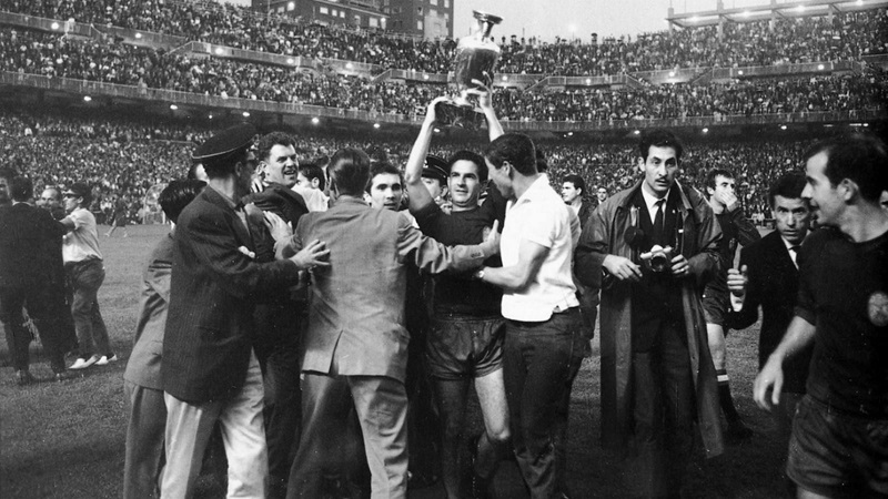 Spanyol merayakan gelar juara Euro 1964 usai mengalahkan Uni Soviet di final.