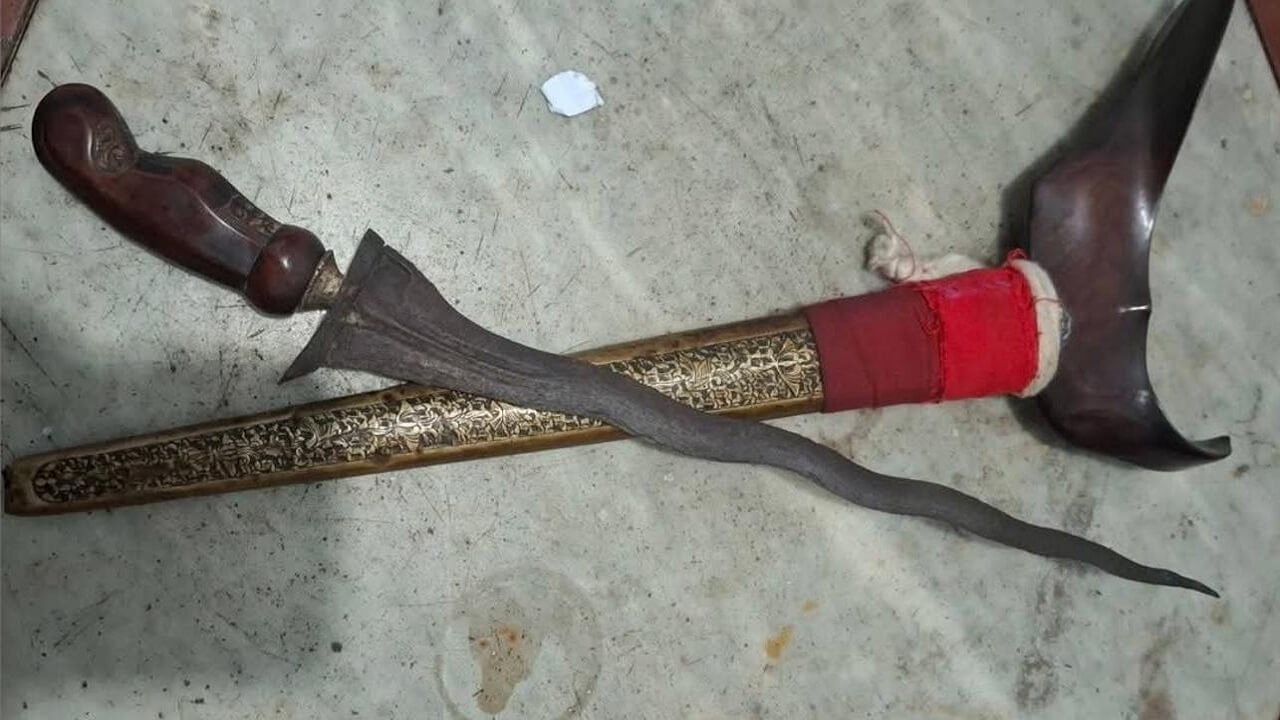 15 Senjata Tradisional Jawa Timur Beserta Gambar dan Penjelasannya