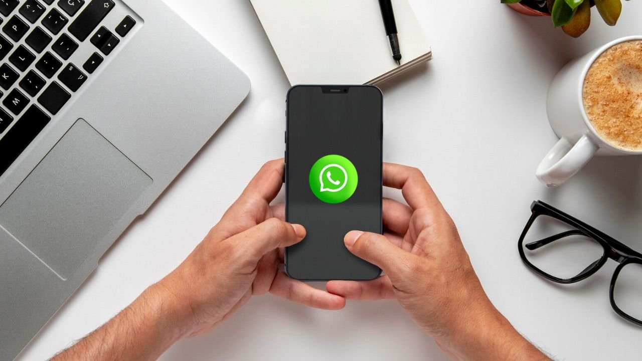 3 Cara Melihat Status WA yang di Privasi Terbaru 2025