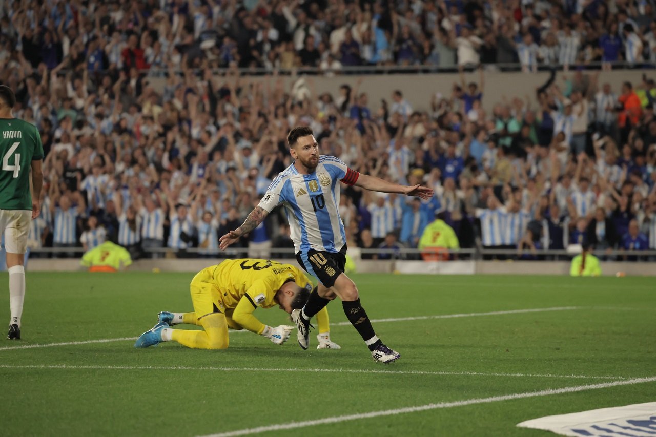 Hasil Argentina vs Bolivia: Albiceleste Menang Telak 6-0, Lionel Messi Hattrick