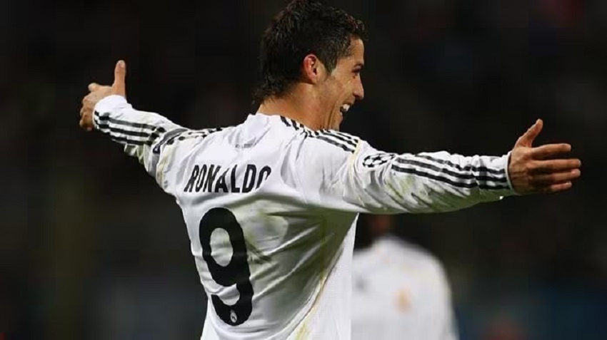 Cristiano Ronaldo yang sukses pakai nomor 9 di Real Madrid