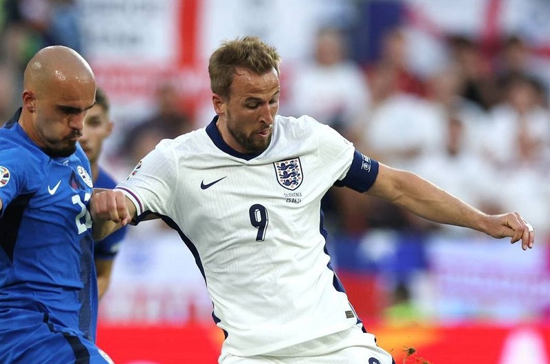 Inggris juara grup C