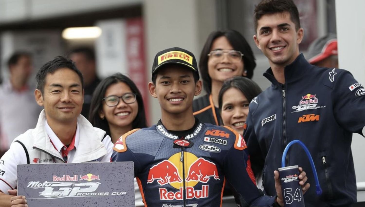 Merah Putih Berkibar, Pembalap Indonesia Veda Ega Pratama Raih Podium di Red Bull Rookies Cup 2024