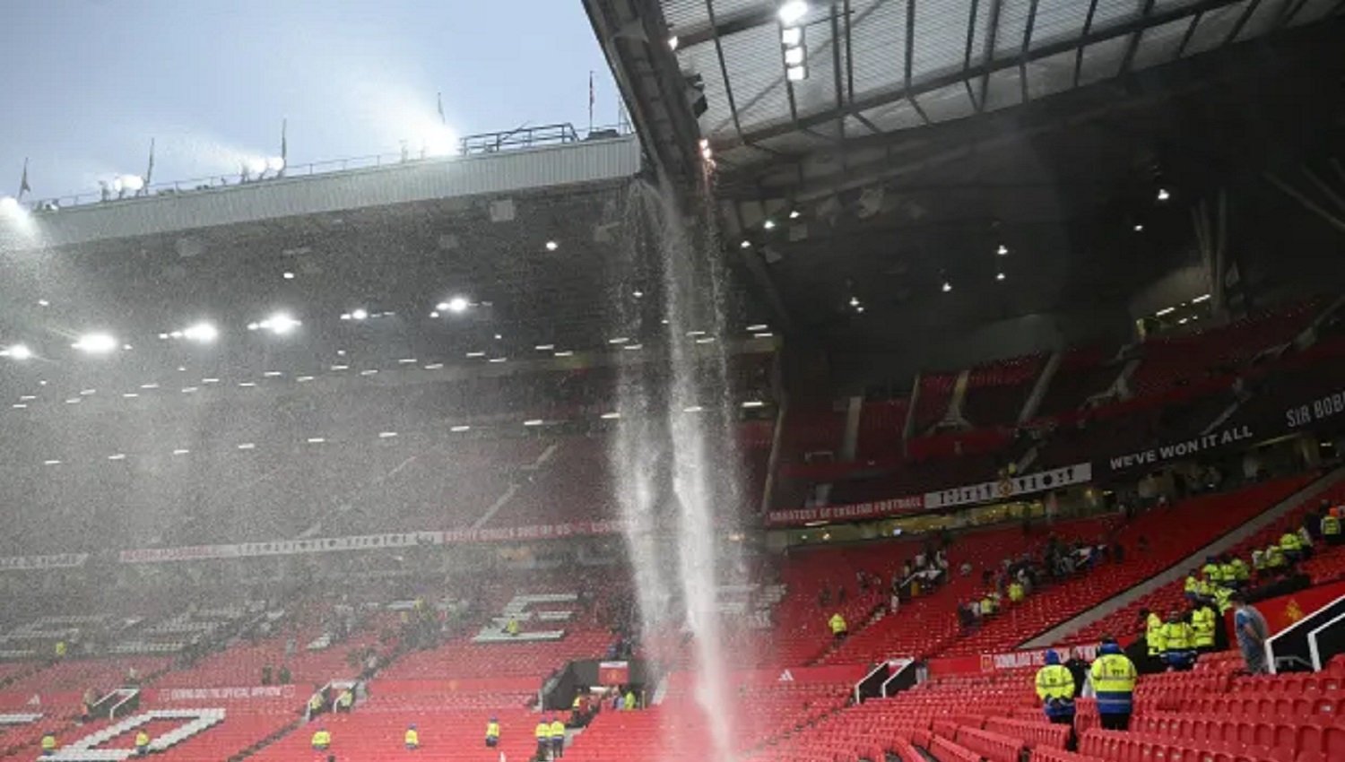 Sir Jim Ratcliffe Sindir Manchester United: Real Madrid Punya Stadion Megah, Kami Ada Air Terjun Tertinggi