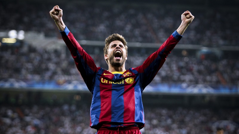 Bek Gerard Pique saat masih berseragam Barcelona.