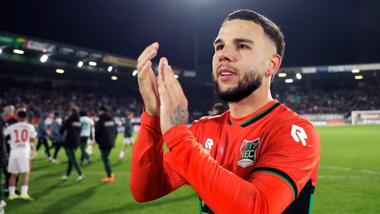 Tempat Menonton NEC vs PSV di Liga Belanda 2024/25 - Calvin Verdonk Main?
