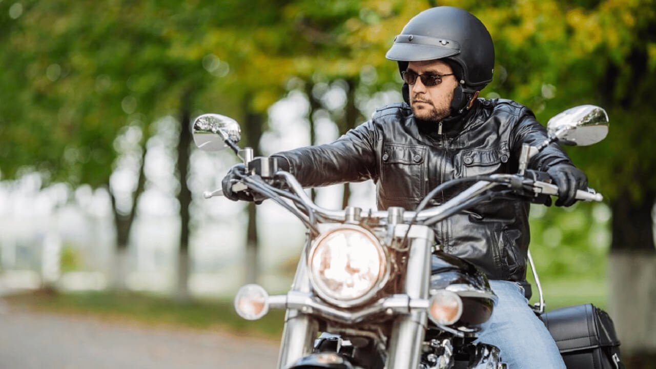 15 Helm 300 Ribuan Terbaik 2025, Desain Keren dan Nyaman Digunakan!