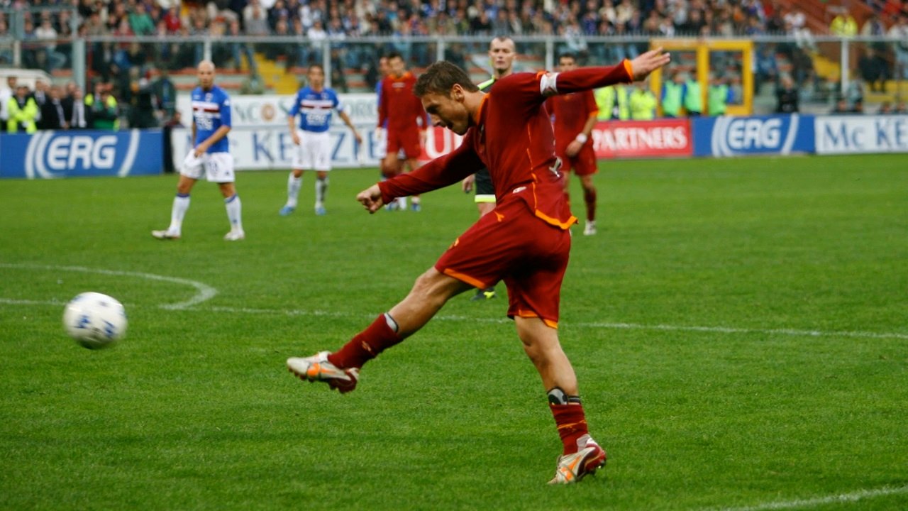 Sejarah Bola Hari Ini, Gol Voli Spektakuler nan Ikonik Sang Pangeran AS Roma Francesco Totti