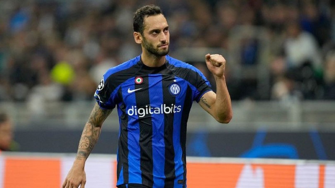Jelang Derbi Milano: Inter Milan Sambut Kembalinya Hakan Calhanoglu dan Francesco Acerbi