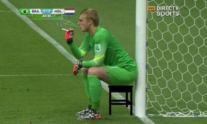Meme Neuer saat pertadingan melawan Skotlandia