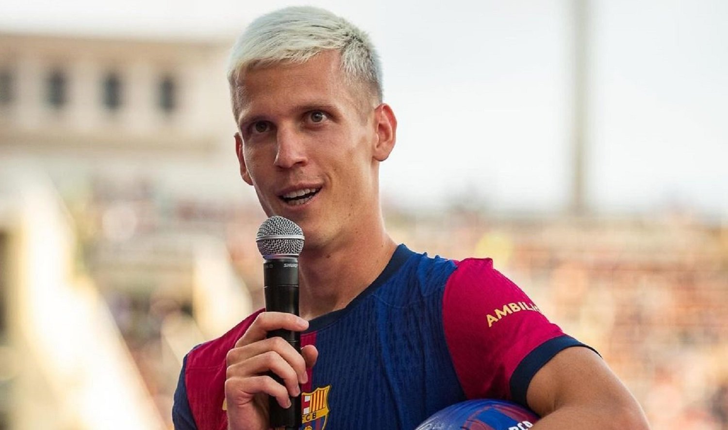 Lagi, Dani Olmo Tak Bisa Masuk Skuad Barcelona