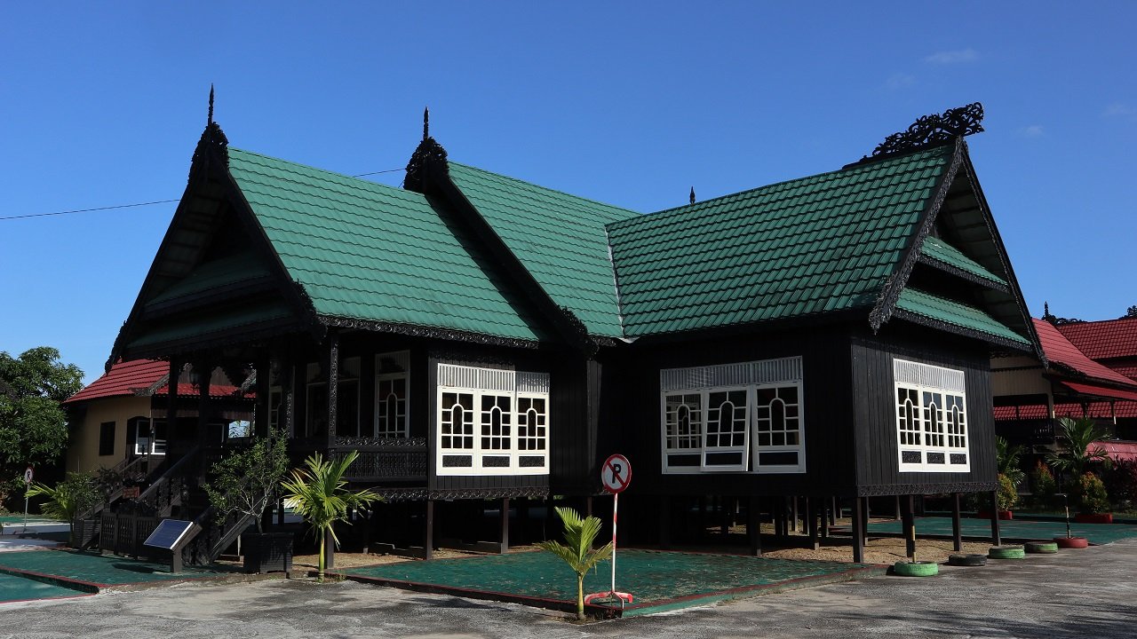 Rumah Adat Kalimantan Utara Beserta Gambar dan Penjelasannya Lengkap