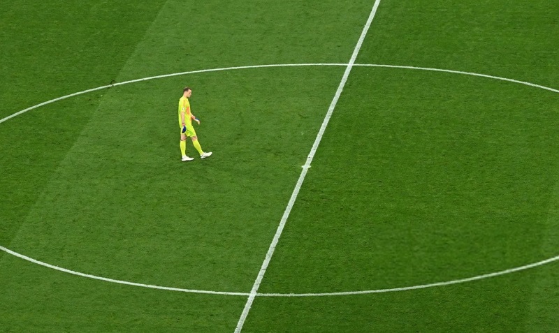 Manuel Neuer Maju ke Tengah Lapangan saat lawan Skotlandia