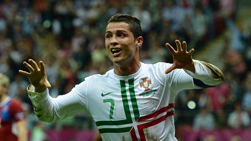 Aksi Cristiano Ronaldo dalam pertandingan Euro 2012.