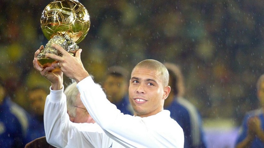 Ronaldo Meraih Ballon d'Or 