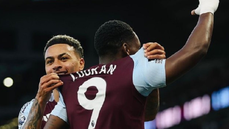Penyerang Aston Villa, Jhon Durran