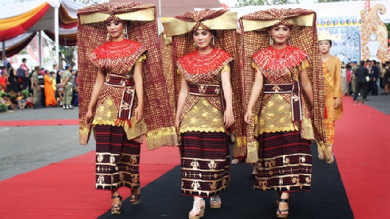 Pakaian Adat Kain Tapis