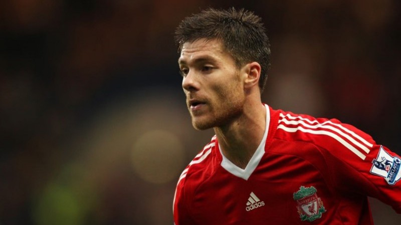 Xabi Alonso saat masih bermain di Liverpool.