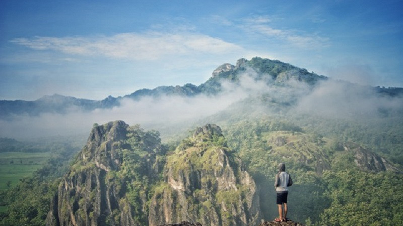 Wisata Alam Batu Seribu