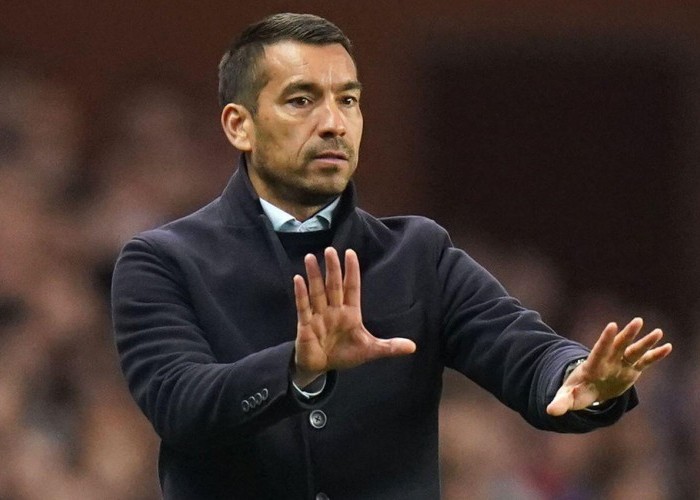 Pelatih Besiktas, Giovanni van Bronckhorst memiliki darah Indonesia.