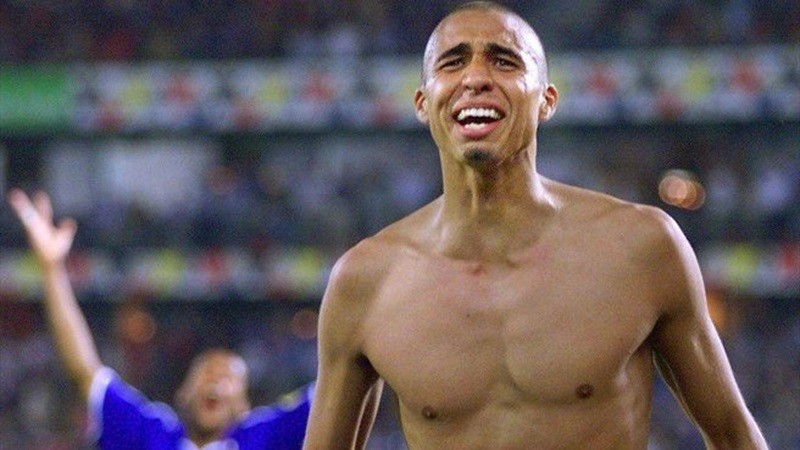 Selebrasi David Trezeguet usai mencetak gol kemenangan Prancis atas Italia di final Euro 2000.