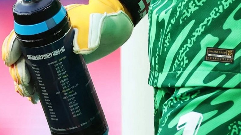 Contekan botol minum Jodran Pickford