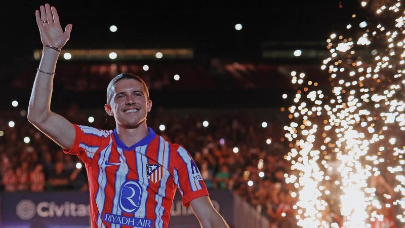 Conor Gallagher saat diperkenalkan oleh Atletico Madrid.