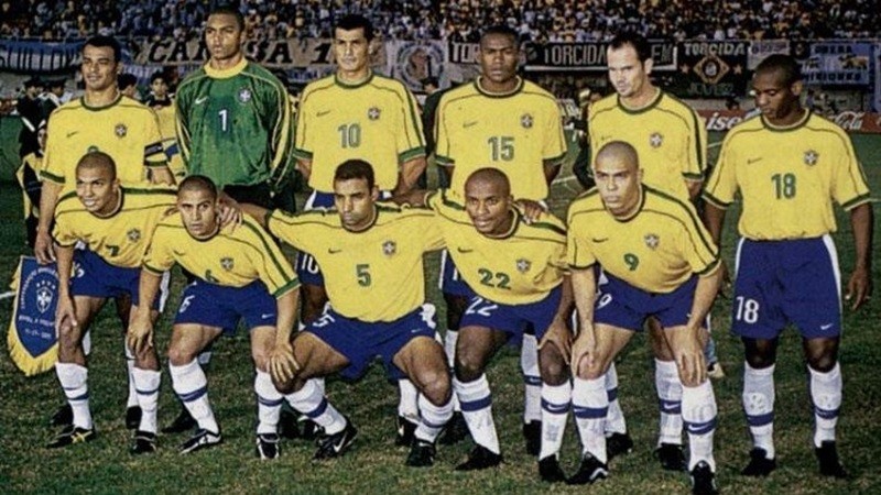 Skuat Brasil saat menjuarai Copa America 1999.