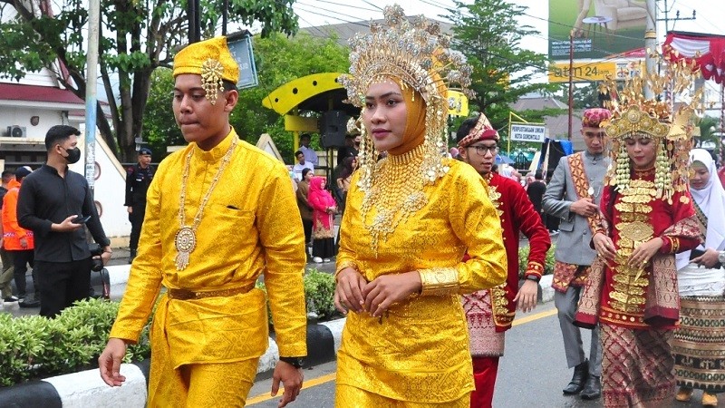 Pakaian Adat Kurung medan