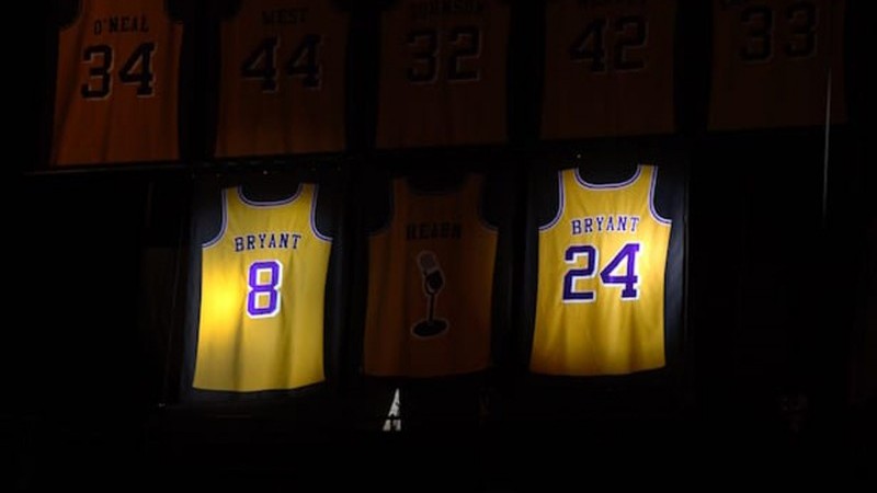Nomor Kobe Bryant selama bermain di LA Lakers.