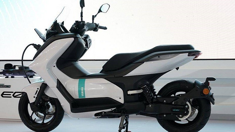 Yamaha E01
