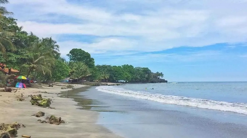 Pantai Sambolo