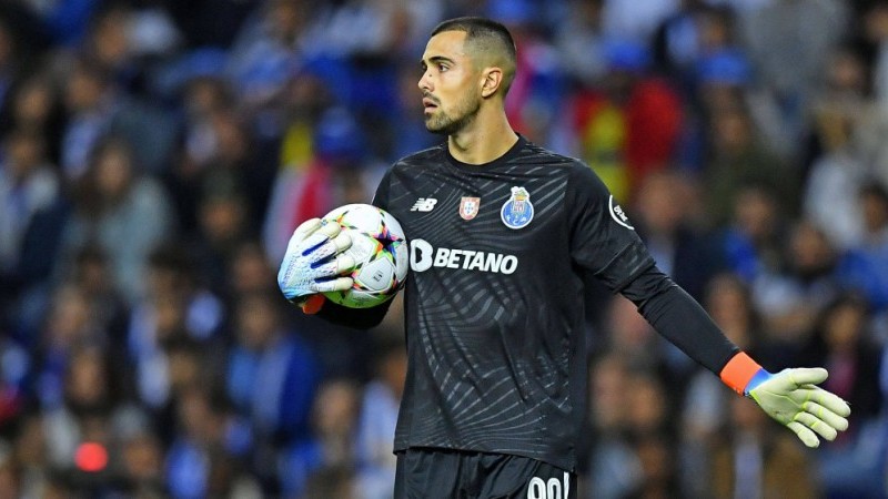 Diogo Costa, kiper milik FC Porto yang tampil menawan bersama Portugal di Euro 2024