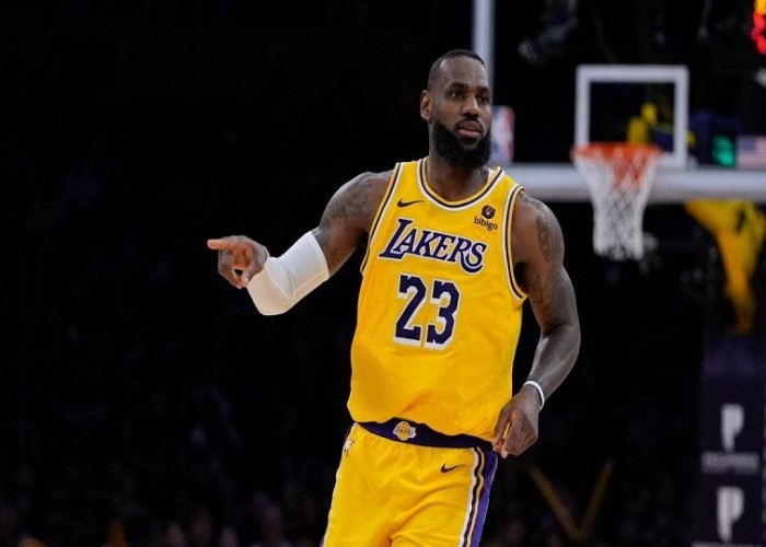 LeBron James, pemain megabintang LA Lakers