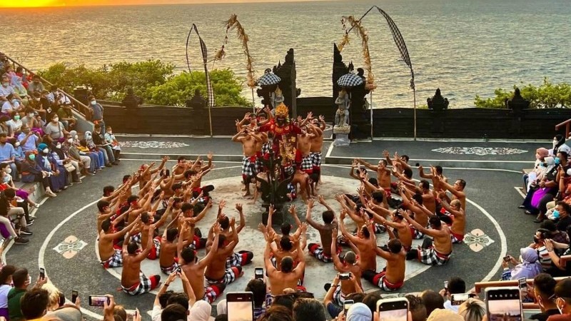 Mengapa Masyarakat Senantiasa Mengalami Perubahan Sosial Budaya?