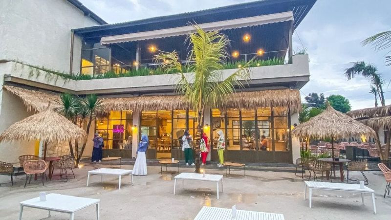 Sunshine Cafe & Resto