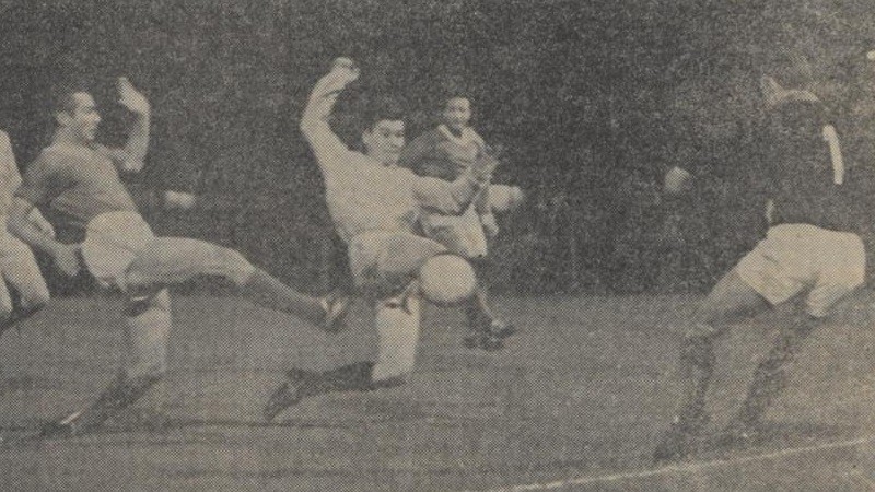 Potret pertandingan Belanda vs Luksemburg di babak 16 besar Euro 1964.
