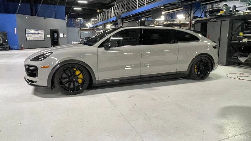 Mobil Porsche Minivan