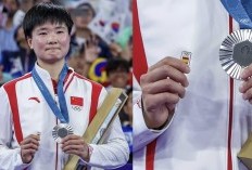 Olimpiade Paris 2024: Momen Haru He Bingjiao Bawa Pin Spanyol untuk Penghormatan Carolina Marin