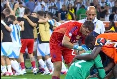  Copa America 2024: Emiliano Martinez Hibur Kiper Ekuador Ketimbang Rayakan Kemenangan Argentina