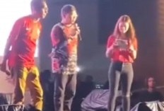 Heboh! Bung Towel Dilempar Botol dan Dicemooh Fans Timnas Indonesia, Oki Rengga Pasang Badan