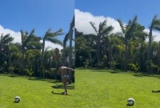 Cristiano Ronaldo Tak Bisa Lepas dari Bola, Begini Aksi Serunya Ajak Anak Main Bareng