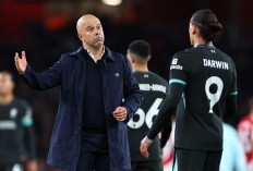 Diganjar Kartu Kuning, Arne Slot Kecam Wasit Laga Arsenal vs Liverpool