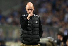 Gary Neville Tuduh Manajemen Manchester United Tak Tegas Soal Erik Ten Hag