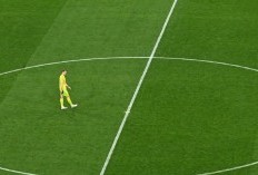 5 Meme Kocak Manuel Neuer di Pertandingan Melawan Skotlandia, Gabut Banget di Gawang