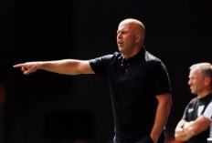 Arne Slot Masuk Daftar Pelatih Langka Liverpool, Padahal Baru Menang Sekali di Liga Inggris!
