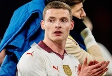 AS Roma Terdepan Rekrut Bek Sayap Kiri Manchester City, Tikung Real Sociedad?