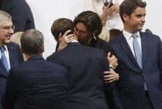 Viral Ciuman Presiden Prancis dan Menteri Olahraga di Pembukaan Olimpiade Paris, Intim Banget!