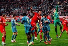 Twente vs Ajax: Main 84 Menit, Mees Hilgers Lakukan Save Krusial Membuat de Godenzonen Gigit Jari 